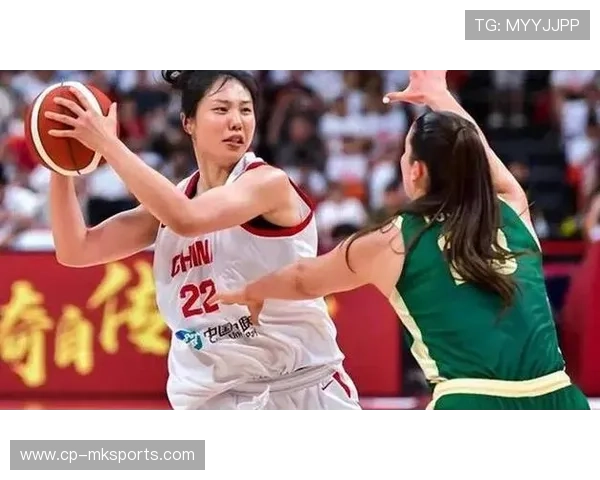 女篮姑娘的拼搏点燃亿万球迷的热情，女篮球员的盛宴